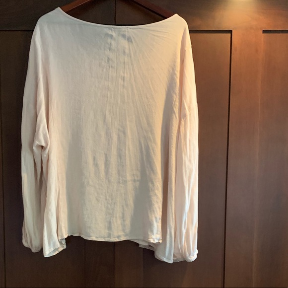 Fun, light, crinkly, palest pink lace accent top - Picture 2 of 4